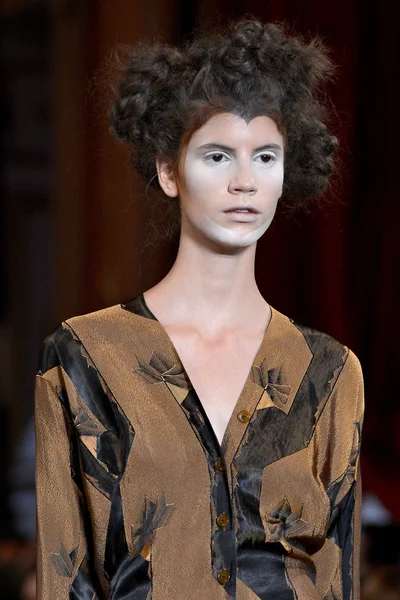 Look 18